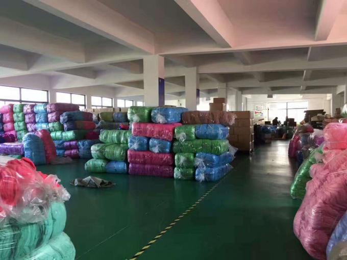 Graues Weiß-spinnendes korallenrotes Vlies der Gewebe-Microfiber